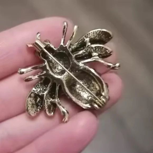 Amber Gold Bee Brooch with Amber and Smoke Crystals - Picture 6 of 6